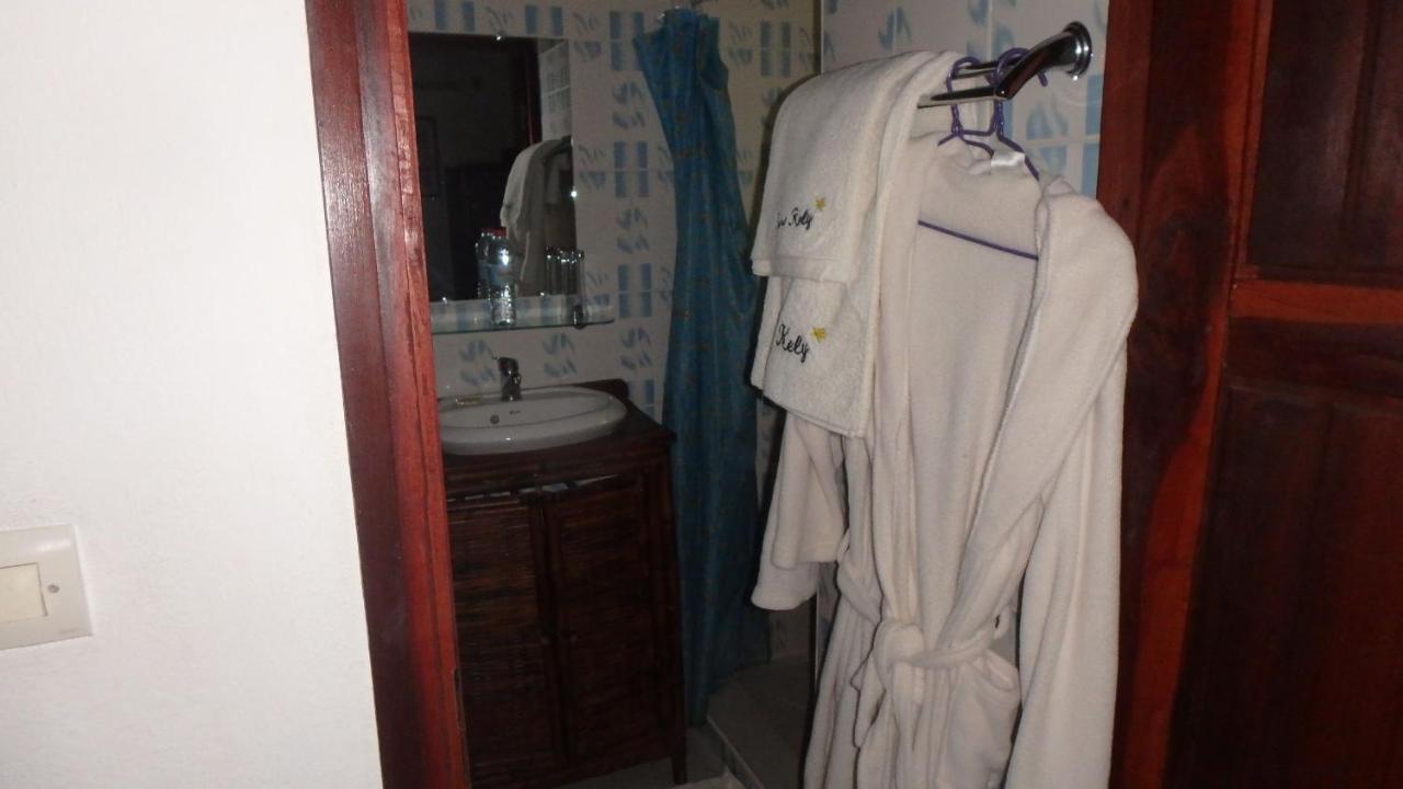 Edena Kely Hotell Mahajanga Eksteriør bilde